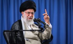 ترک تذکر به مسئولان سزاوار نیست