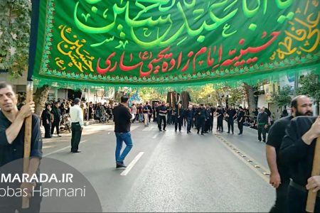 دسته روی تکایای شهر ساری در عزاداری خیابانی روز عاشورای ۱۴۴۵
