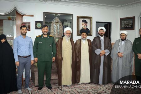 دیدار آیت الله معلمی با خانواده شهید مرادخانی / عکس