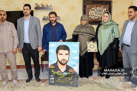 دیدار با خانواده شهید اصغر اکبرزاده زنگنه در روز بزرگداشت شهدا / عکس