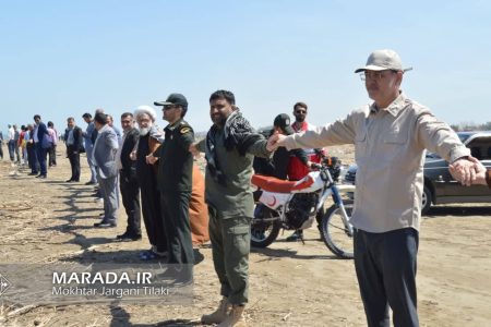 زنجیره انسانی مردم میاندورود در حمایت از عملیات وعده صادق و طرح نور در ساحل گهرباران / عکس