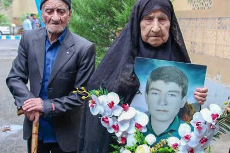 خانواده شهید علی احمدی کناری در یادواره شهدای دودانگه ساری / ویدئو