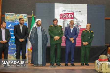 تجلیل از خانواده شهدا در همایش رسانه و دفاع مقدس / عکس