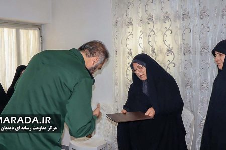 تکریم خانواده شهید محمد برزگر دامیری در دهه مقاومت / عکس