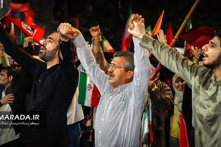 حضور حماسی مردم ساری در میدان امام حسین(ع) در حمایت از مقاومت ملی